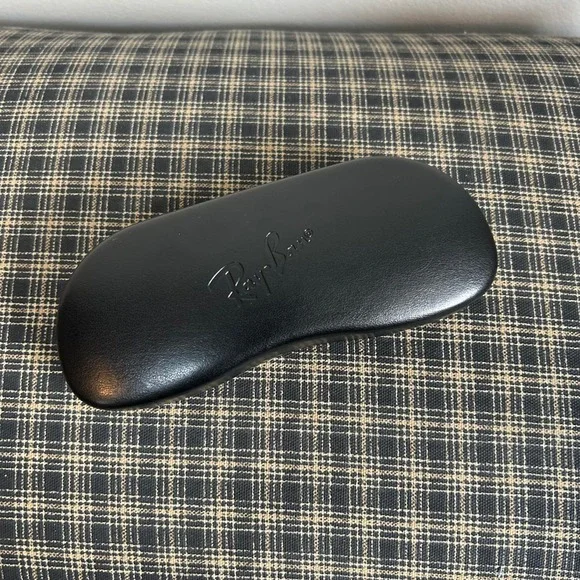 Ray-Ban‎ Hard Sunglasses Case Unisex OS Black Embossed Logo Clamshell Protective