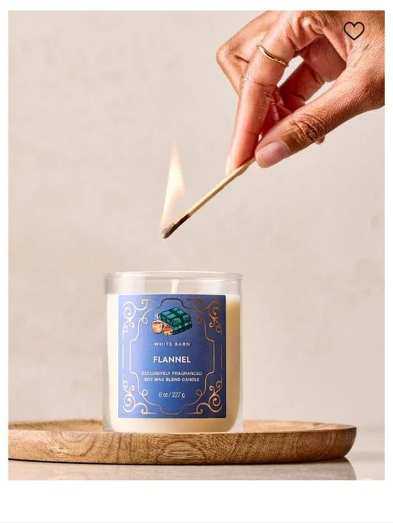 🧣White Barn Flannel Candle with Blue Label🧣