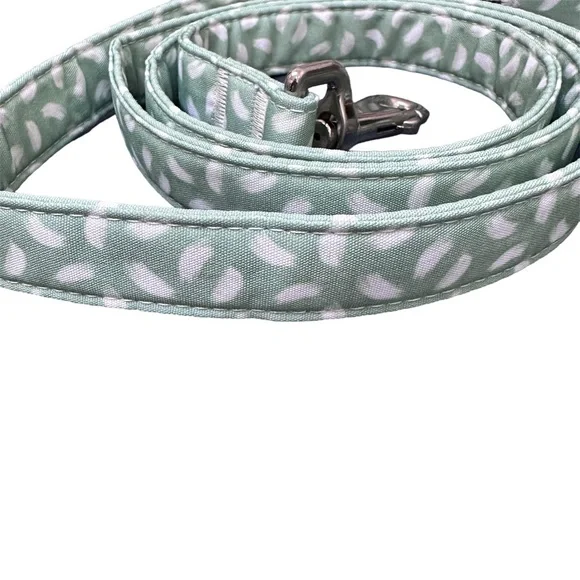 Dog leash brush stroke design White and Green