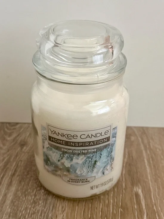 New Yankee Candle Snow Dusted Pine 19oz Jar White Scented Holiday