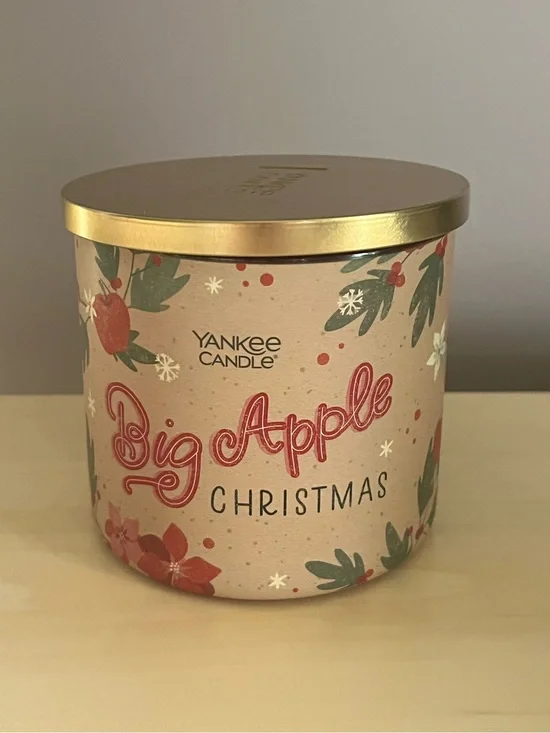 New Yankee Candle Big Apple Christmas Three Wick 14.5 Oz. Candle