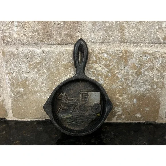 CAST IRON Miniature Skillet Ashtray Horse and‎ Wagon Amish driver