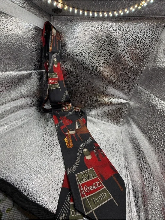 Preloved: Coca Cola Black Tie with Red & Cream Jazz Motif