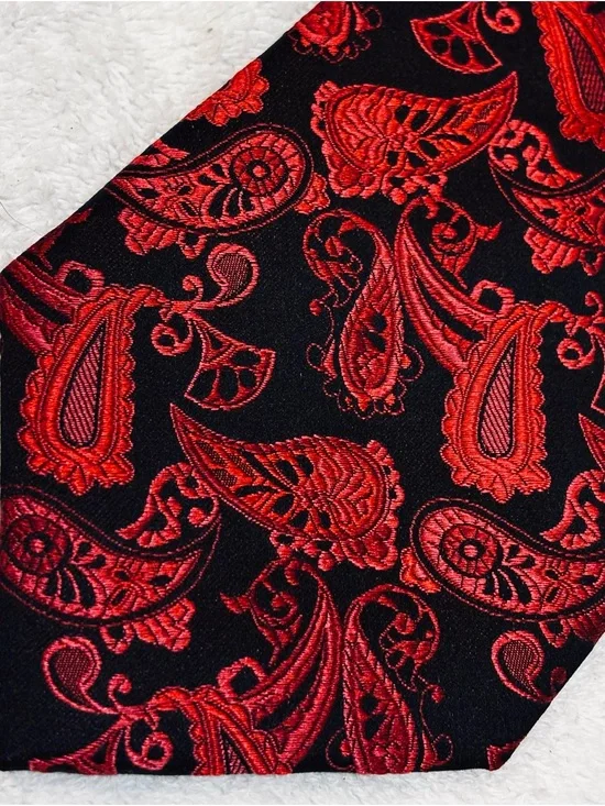 Brand New High Quality Designer Tie By Paul Malone / Palm Beach