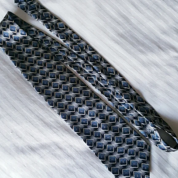 Louis Roth 100% Silk box desig gray blue cream Tie