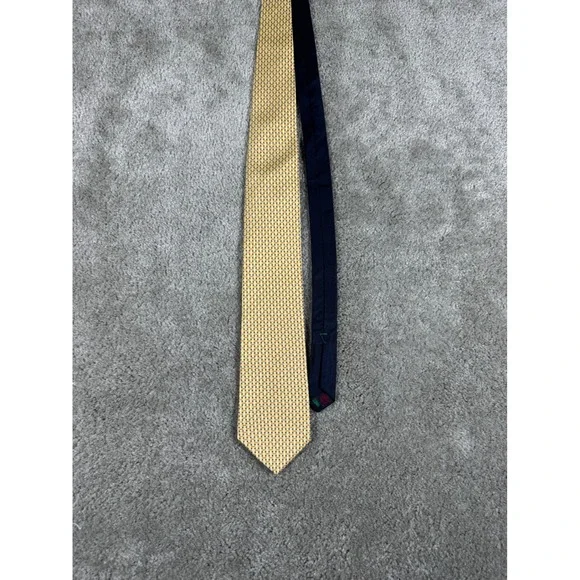 Tommy Hilfiger Mens Silk Tie Gold Navy Blue Geometric Basketweave Pattern Formal