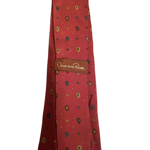Oscar‎ de la Renta Mens Silk Necktie Burgundy Paisley Print Gentlemen's Quarter
