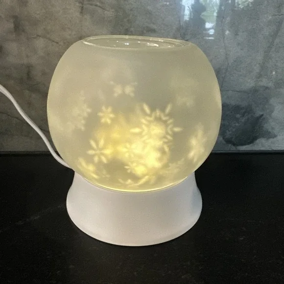 Partylite Snow Flurry ScentGlow Wax Warmer NWT In Box Holiday Christmas Winter