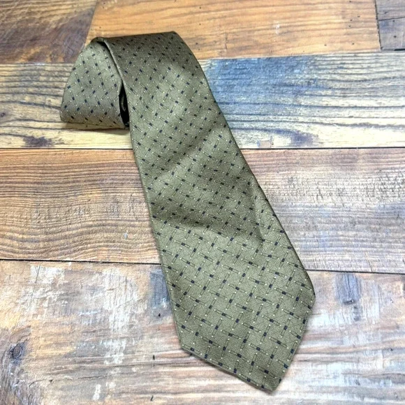 Vintage Lord & Taylor Beige Tan Navy Geometric‎ 100% Silk Men’s Neck Tie