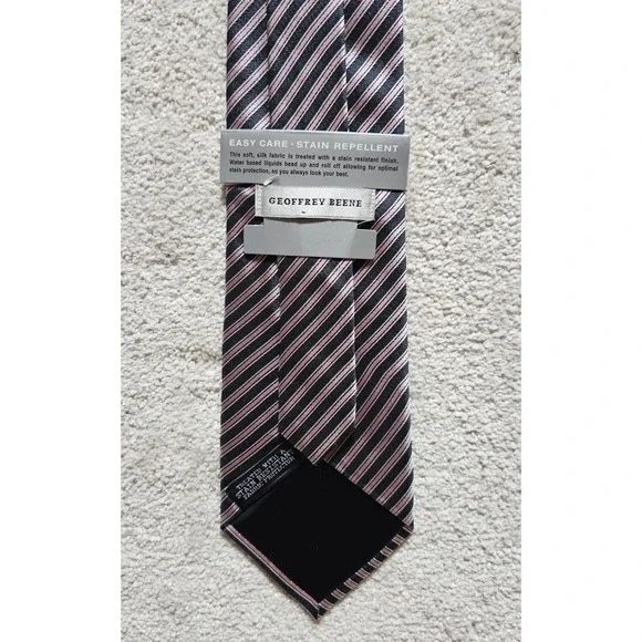 Geoffrey Beene Mens Striped Necktie Navy Pink Silk Easy Care Stain Repellent‎