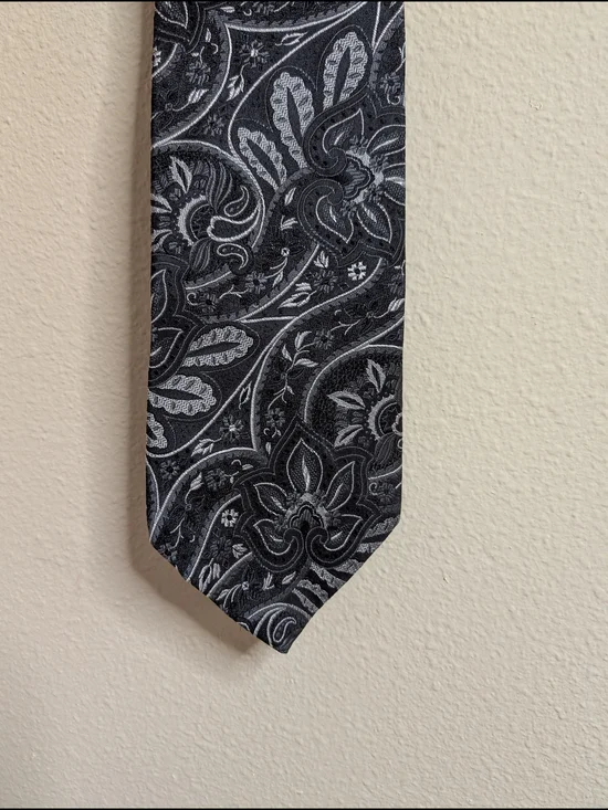 Croft & Barrow 100% Silk Tie | Black Silver‎ Paisley Jacquard | Made in USA