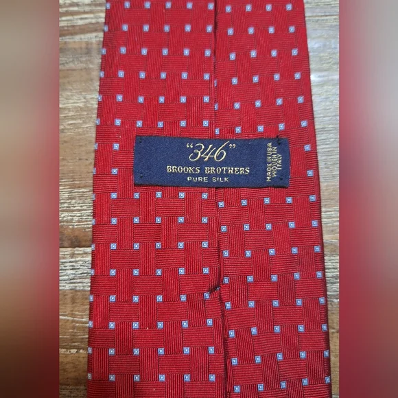 Brooks Brothers 346 100% Silk Men's Red Tie Necktie Made In The USA.  3.5‎ Width