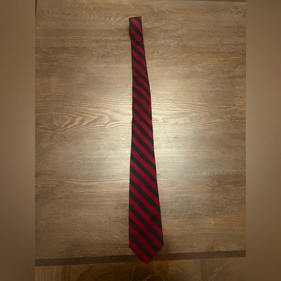 Brooks Brothers Red and Black Diagonal Stripe Tie