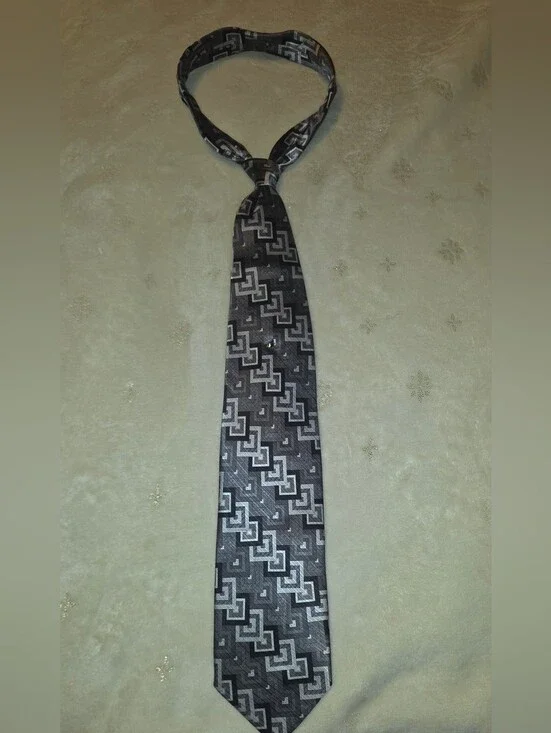 Irvine Park Silk Tie & Tack Classic Geometric Pattern in Black and Gray