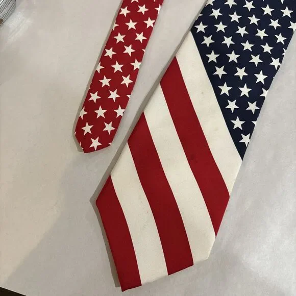 Tommy Hilfiger MEN'S TIE  USA Stars And Stripes  Silk, USA made 3.75” X 56”