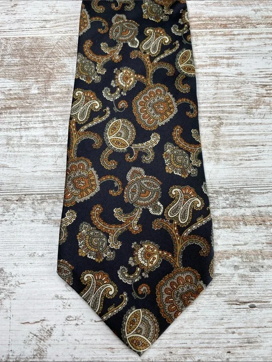 Vintage Gino Pompeii Italian Silk Tie Black Paisley Floral Necktie USA 55x4