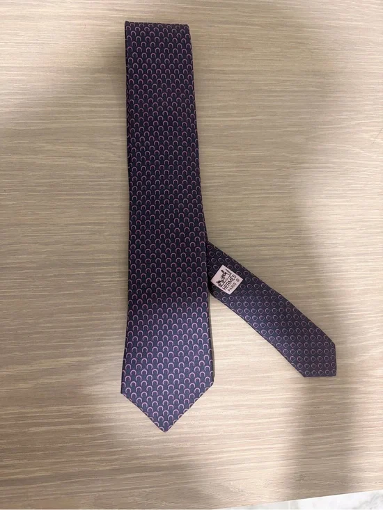 Hermes 100% Silk Pink & Navy Blue Horseshoe Pattern Men's Tie
