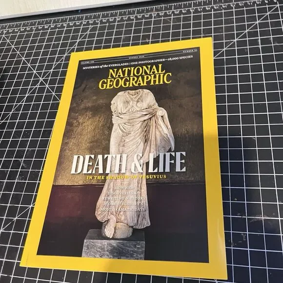 NATIONAL GEOGRAPHIC MAGAZINE - AUGUST 2026 - DEATH & LIFE