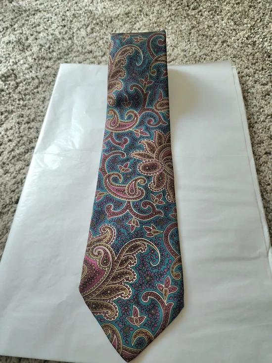 Marcus Neiman Marcus Collection Silk Paisley Tie Handmade USA Blue Purple 3.75