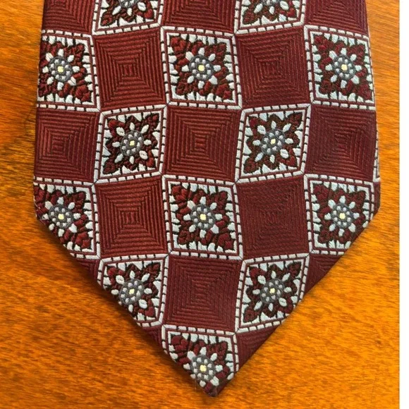 Jos. A. Bank Burgundy Silk Necktie Signature Collection Floral Pattern Flaw‎