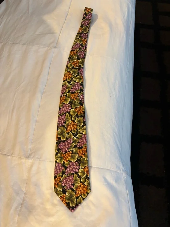 D’em Crazy Grapes Print Silk Tie - Purple & Green with grapes