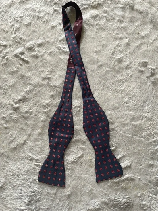 Lands' End Navy Bow Tie with Red Medallion Motif