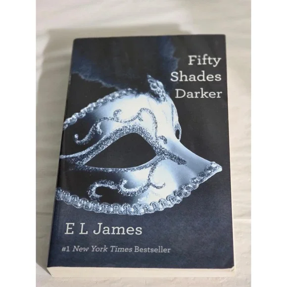 Fifty Shades Darker‎ E L James New York Times Bestseller Book