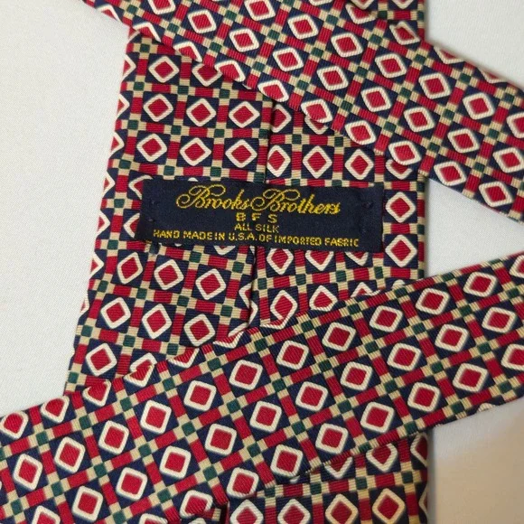 Brooks Brothers‎ Tie Mens Red Geometric Medallion Silk Hand Made USA