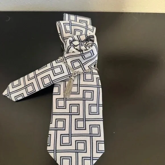 Geometric Pattern Men's Tie in White and Navy