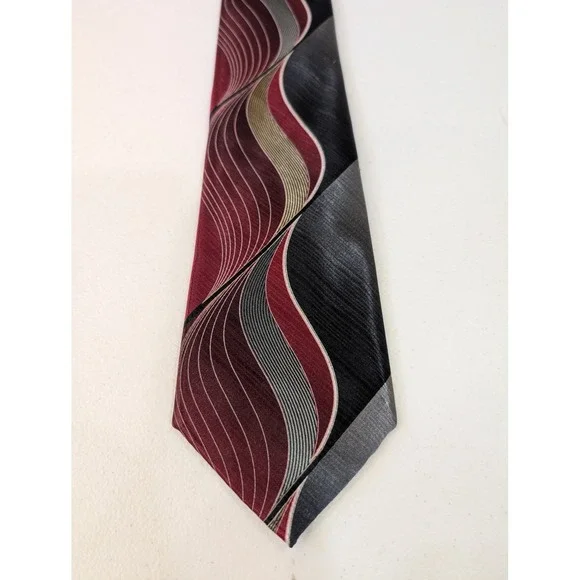 GEORGE Men's Necktie, Abstract Wavy Lines, Red Gray Black Gold Elegant 56.5