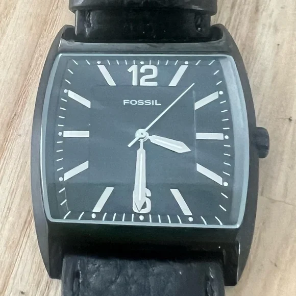 Fossil men’s rectangular black dial black leather dress watch NEW BATTERY