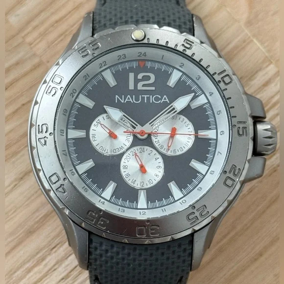 Nautica Aluminum Chronograph-Style Dial Watch Gray Dial Silicone Strap Date Dial