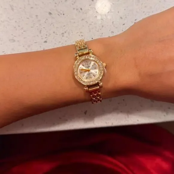 Gold vintage round watch with diamonds