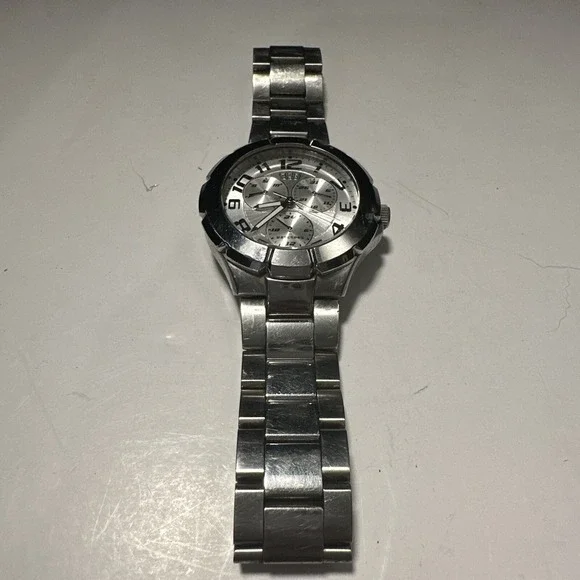GUESS WATERPRO Water Resistance 100m/330ft Men's‎ Watch Preowned