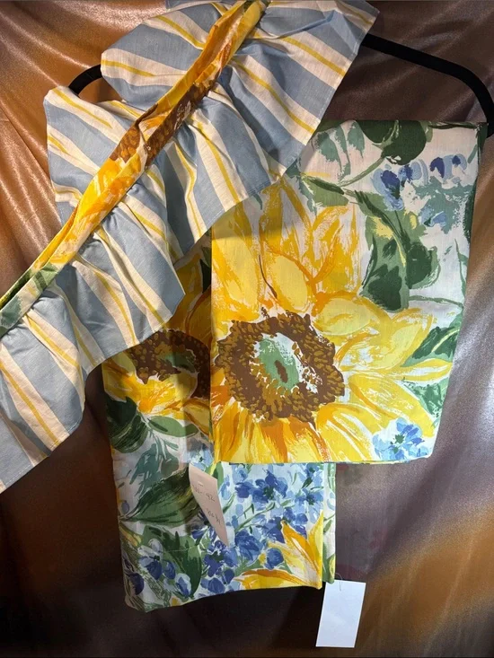 4 piece NWOT Vintage 90’s Bright Sunflower Floral Scarf - Yellow, Green, Blue LL