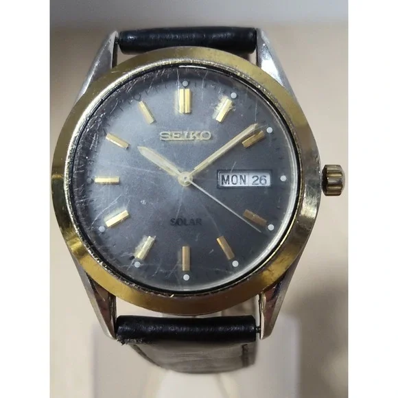 Seiko Solar Watch  Men's Day/Date Silver Tone Quartz Movement V158-0AB0 A4