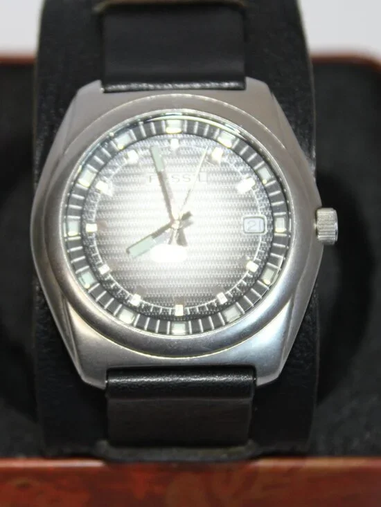 Vtg Y2K Fossil Black & Silver Leather Cuff Watch w/Orig Box, New Battery, JR8830
