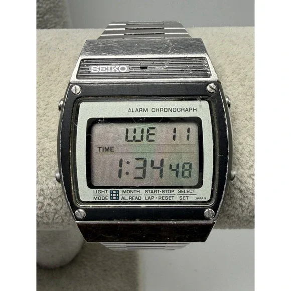 Seiko A359-4010‎ New Battery Digital LCD Mens Watch 34MM 7.75