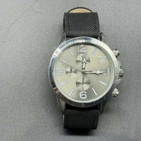 Men's Round Analog Black Leather Watch