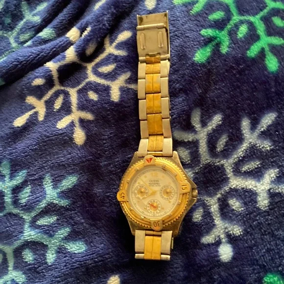 🤍 Men’s guess watch