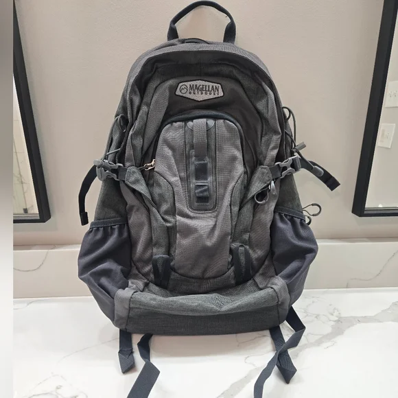 Magellan Ponderosa 30L Outdoors Hiking Backpack Excellent Condition