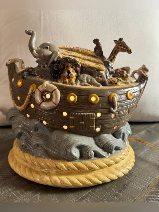 Vintage 1973 Atlantic Mold Noah’s Ark Lighted Ceramic Lamp Decor this is a rare!