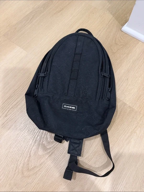 Dakine Black Men's Daypack with Subtle Pattern