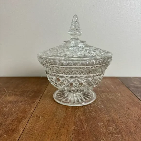 Anchor Hocking Wexford Pressed Glass‎ Diamond Pedestal Candy dish with lid
