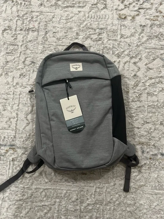 OSPREY Arcane Compact Gray and Black Men's Backpack
