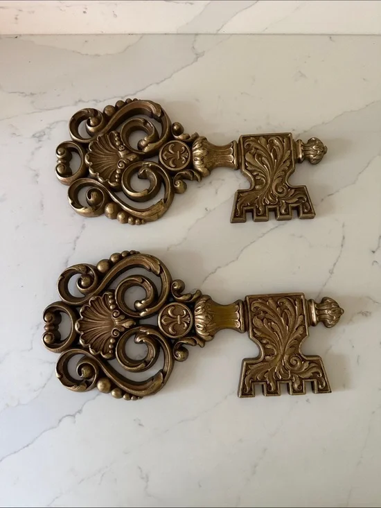 Vintage Dart Decorative Gold Colored Keys Set of 2