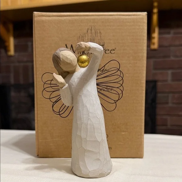 Willow Tree Angel of Wonder with Gold Sphere.  Box included.