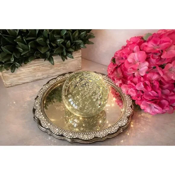 Beautiful vintage clear glass controlled bubble paperweight