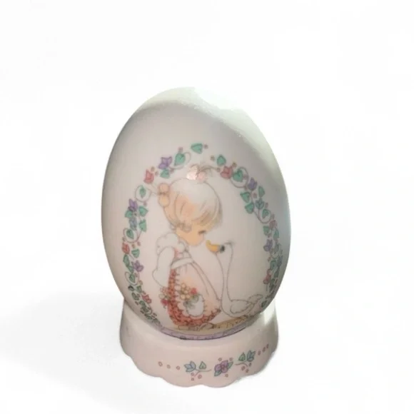 Precious Moments White Egg with Floral Wreath