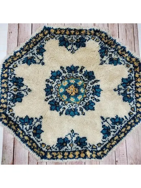 Handmade Vintage Octagonal Floral Area Rug Latch Hook 32 x 36 inches